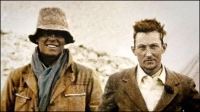 Enfin, comment parler d'alpinisme sans mentionner le mystère Mallory & Irvine ? Le 8 juin 1924, ils sont aperçus pour la dernière fois sur la crête nord de l'Everest, progressant vers le sommet pour ce qui aurait été la première ascension du toit du monde. On ne les a plus jamais revus par la suite. Selon certains experts, quel objet emporté par Mallory pourrait être la clé du mystère ?
