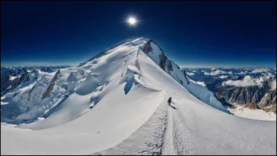 Le Mont Blanc, avec ses 4808 mètres d'altitude, est le plus haut sommet d'Europe occidentale. Il se dresse majestueusement vers les cieux et domine la Haute-Savoie de par sa taille et sa beauté. En 1808, près de 22 ans après l'ascension de Paccard et Balmat, eut lieu la première féminine du Mont Blanc. Quel est le nom de cette alpiniste qui évoque un autre sommet alpin ?