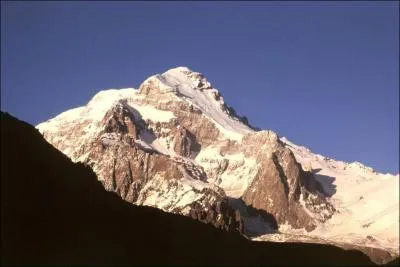 Dans quel pays se trouve l'Aconcagua (6959 m), point culminant de l'Amrique ?