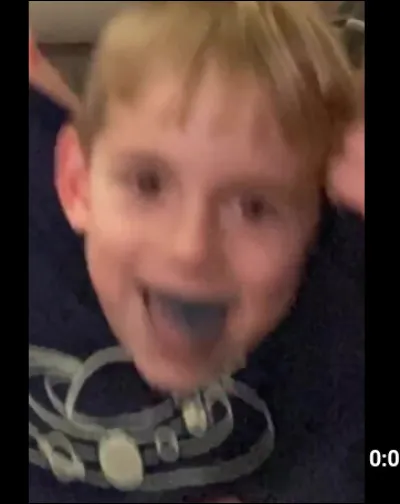 En parlant de prénom, comment s'appelle leur petit frère ?