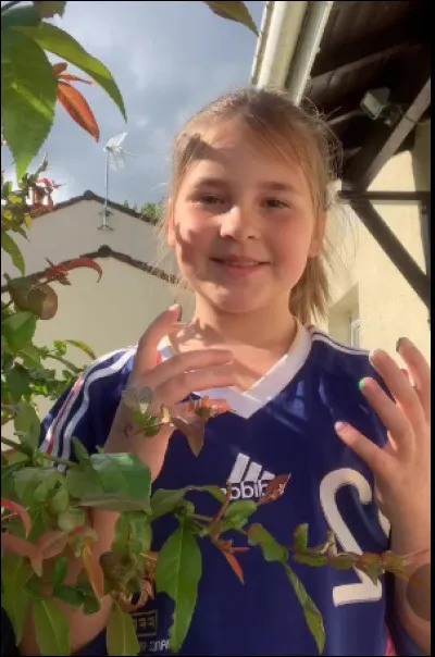 Dans une vidéo FAQ, leurs abonnés d'Instagram avaient demandé à Amelia si elle allait faire sa propre chaîne YouTube. Quelle était sa réponse ?
