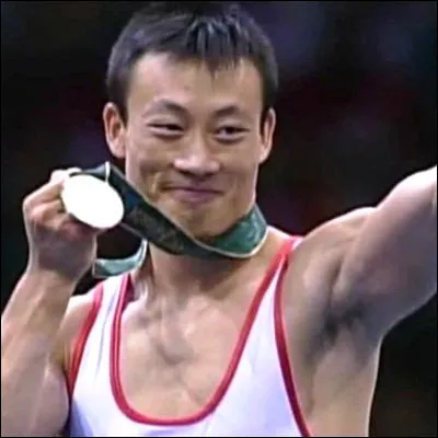 Sur quel agr&egrave;s de gymnastique le Suisse d'origine chinoise Donghua Li a-t-il &eacute;t&eacute; m&eacute;daill&eacute; d'or &agrave; Atlanta en 1996 ?