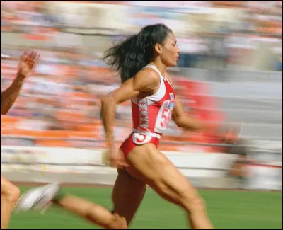 Quelles deux épreuves d'athlétisme n'ont pas changé de recordwoman du monde depuis l'américaine Florence Griffith-Joyner, en 1988 ?