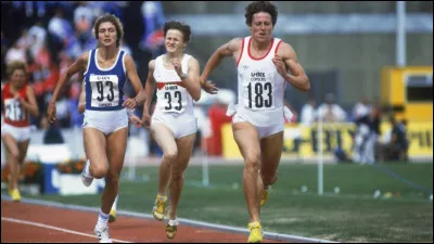 Détenant encore aujourd'hui le plus ancien record du monde en plein air hommes et femmes confondus, quel ex-athlète tchécoslovaque est la recordwoman du 800 mètres ?