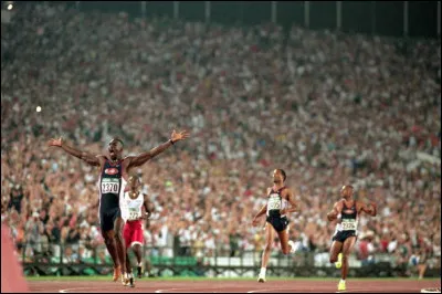 Surnommé "la loco de Waco", quel est cet athlète américain détenteur du record du monde du 400 mètres, de 1993 à 2016 ?