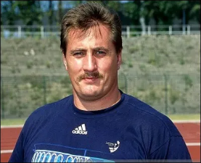 Dans quelle spécialité, l'allemand Jurgen Schult détient-il le record du monde depuis 1986, avec un jet de 74,08 mètres ?