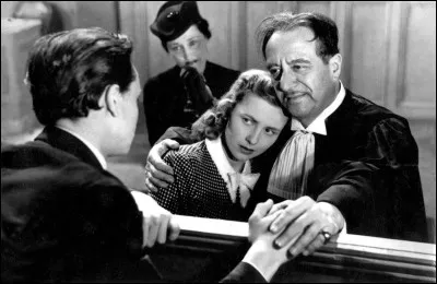 Ce roman a connu trois adaptations cinématographiques : la première d'Henri Decoin en 1942 reprenant le même titre, les deux autres sous des titres différents ; le personnage principal - Hector Loursat de Saint Marc dans le roman - un ancien, est incarné à l'écran par Raimu en 1942 et par Belmondo dans le film de 1992. C'est ...