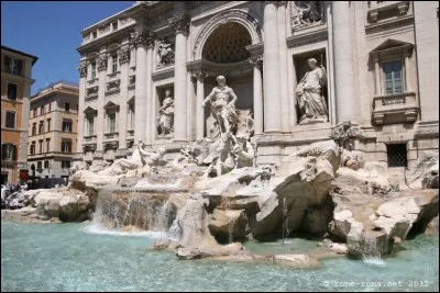 Dans quel pays se trouve la fontaine de Trevi ?