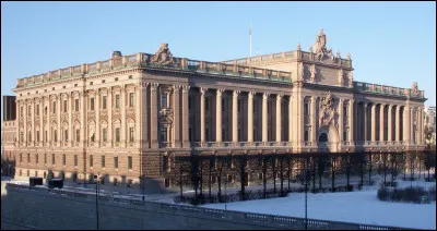 Où se trouve le palais royal de Stockholm ?