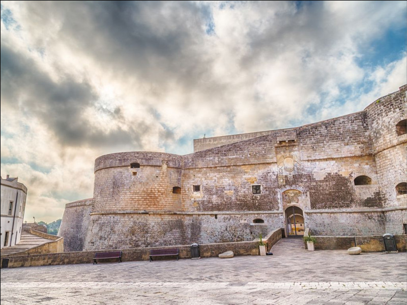 Que représente la prise de la ville d'Otrante par les troupes du sultan Mehmet Fatih, le 14 août 1480 ?