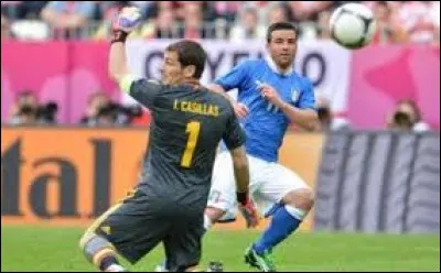 Sur quel score de parité se séparent Espagnols et Italiens lors du premier match ?