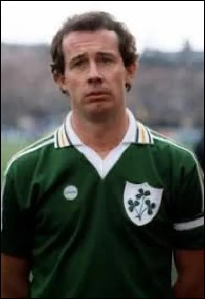 Quelle équipe est l'adversaire de l'Espagne lors du deuxième match ? (victoire espagnole 4-0)