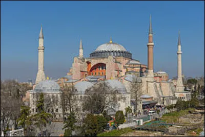 Dernière question sur la Turquie : dans quelle ville se situe la basilique de Sainte-Sophie, deuxième musée le plus visité de Turquie ?