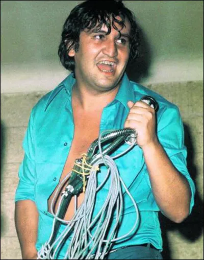 Premier ministre de Jacques Chirac, Jean-Pierre Raffarin est passionné par beaucoup de choses. Mais de quoi ne l'est-il pas ?