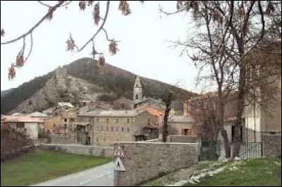 Nous terminons notre balade en région P.A.C.A., à Vergons. Village de l'arrondissement de Castellane, il se situe dans le département ...