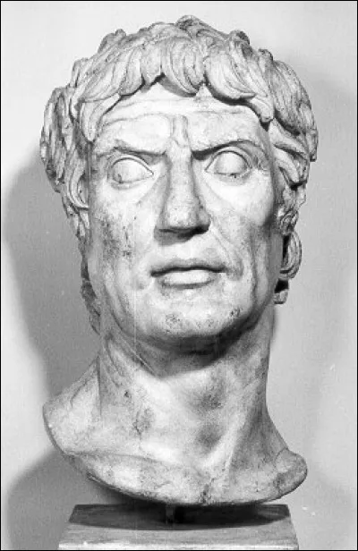 Célèbre général et homme politique romain de la fin du IIe et du début du 1er siècle. Il a concentré entre ses mains, sans conditions de durée, la plénitude de l'autorité publique. maître de Rome en 82, il est nommé dictateur perpétuel avec le titre de "Felix".