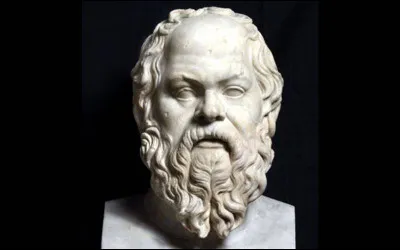 Ce philosophe grec du Ve siècle, à l'influence immense, n'a laissé aucun écrit ; sa pensée et sa réputation se sont transmises par des témoignages de ses disciples, Platon et Xénophon.