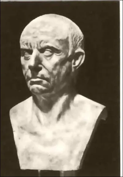 Homme politique et écrivain romain, consul en - 195, il s'est distingué par sa défense conservatrice des traditions romaines, et par sa volonté de guerre contre Carthage.
