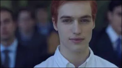 Ce personnage de la série "Riverdale" est Archie Andrews.