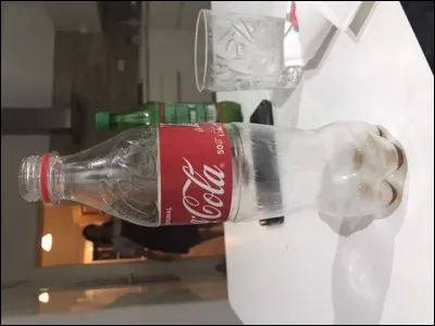 Est-ce que cette bouteille est vide ?