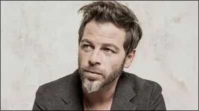 Quel est le nom de ce chanteur ?