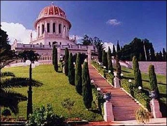 Quel mont, s'levant  546 m, domine Hafa ?