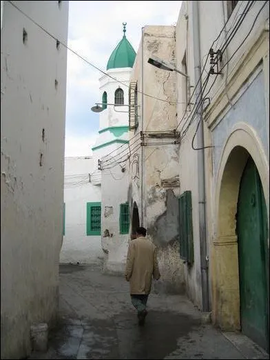 Tripoli est le nom d'une ville libanaise, mais c'est aussi le nom d'une capitale d'un pays arabe. Lequel ?