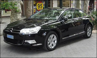 Quel est le modèle de cette berline Citroën ?