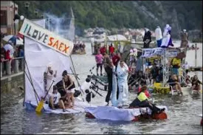 O&ugrave; se d&eacute;roule la "r&eacute;gate de baignoires de Dinant" ?