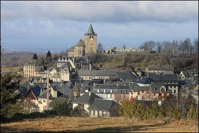Quelle est la spécialité de la ville de Laguiole dans l'Aveyron ?