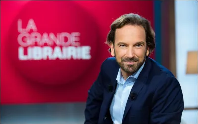 Qui présente l'émission littéraire ''La Grande Librairie'' sur France 5 depuis 2008 ?
