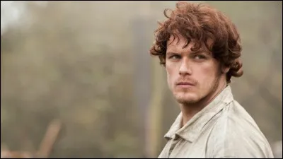 Claire se retrouve dans leur repère. Elle soigne Jamie. Où s'est-il blessé ?