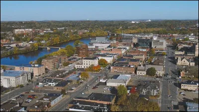 L'eau que nous utilisons est traitée dans une usine puis rejetée dans la rivière. Sous quelle forme est-elle rejetée ?