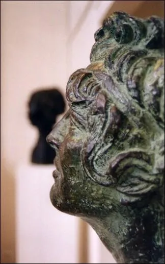 Qui est l'auteur de cette sculpture ?