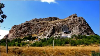 Pourriez-vous retrouver le nom de cette montagne sacrée, située au Kirghizistan ?