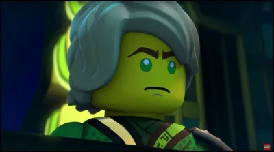 Lors du combat ultime avec lord Garmadon (possédé par Overlorde) Lloyd, la 1re fois...