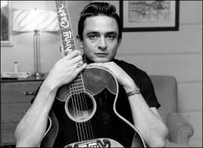 Johnny Cash a sorti ''I Walk the Line''. Quelle est la traduction de cette phrase ?