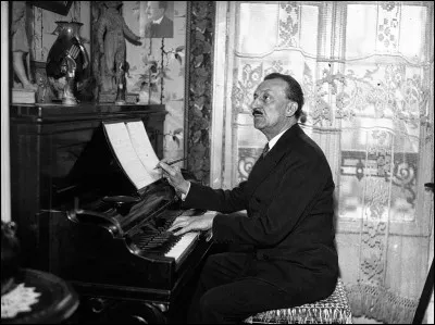 Cet homme politique, né en 1946, a été maire de Redon de 1995 à 2001, c'est...