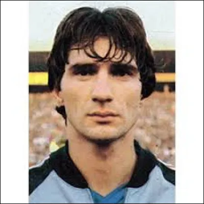 Quelle équipe "à damiers", déjà affrontée lors de l'Euro 2012, fit plier les Espagnols 2-1 lors du dernier match du premier tour ?