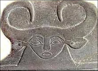 Bat est une déesse de la mythologie égyptienne. Pourquoi est-elle assez réputée ?