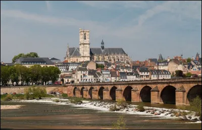 Quel est le nom des habitants (gentilé) de Nevers ?