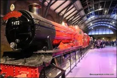 À quelle voie prend-on le Poudlard Express pour aller à Poudlard ?