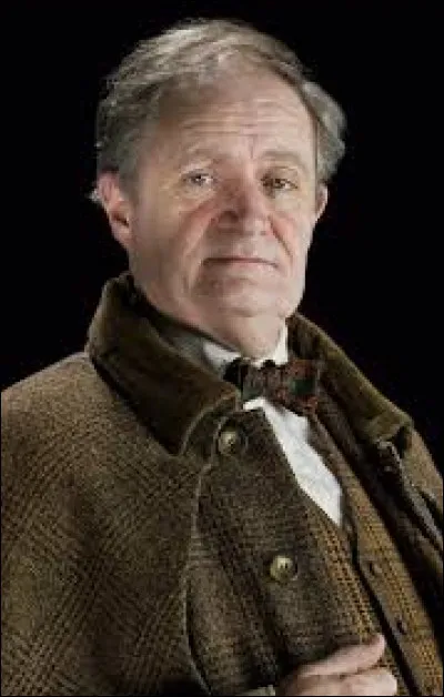 Lors du banquet de début d'année, à côté de qui Horace Slughorn est-il assis ?