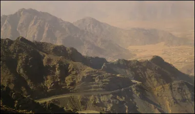 Contrairement aux 3 autres califes tous nés à la Mecque, dans quelle ville de l'actuelle Arabie Saoudite est né le troisième calife de l'Islam Othman Ibn Affan ?