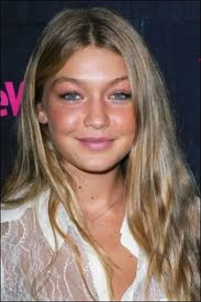 En quelle année ses parents divorcent-ils ?