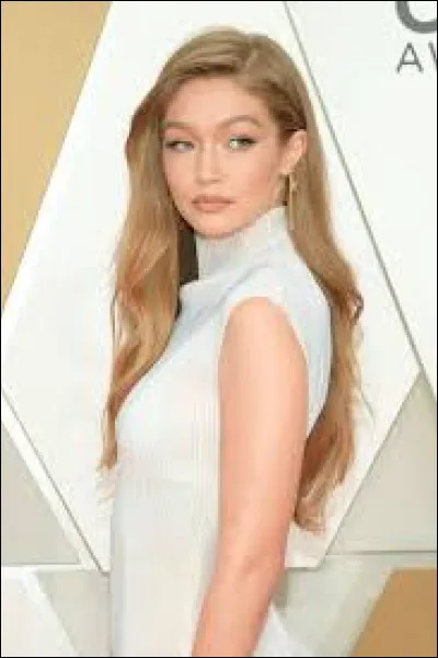 De quelle couleur sont ses yeux ?