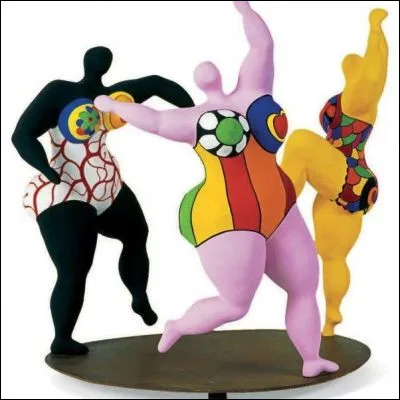 Comment s'appellent les sculptures de Niki de Saint-Phalle repr&eacute;sentant des femmes color&eacute;es aux formes g&eacute;n&eacute;reuses ?