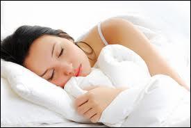 Tous les humains passent en moyenne un tiers de leur vie dans leur lit pour dormir et 14 ans de leur vie devant un cran de tlvision.