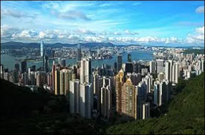 Jackie Chan est né à :