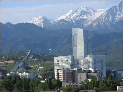 L'Empire mongol envahit le territoire kazakh au :